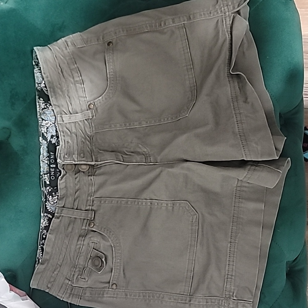 Size 6 shorts olive